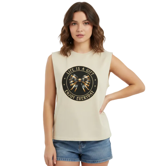 Sleeveless Oversized Tee in Sand mit „LIFE IS A GIFT“-TORIPROS