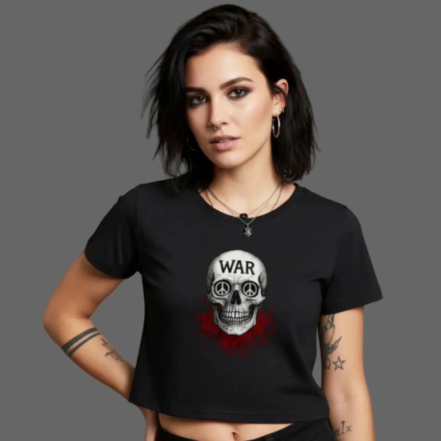 Cropped Damen T-Shirt aus der Toripros PEACE Kollektion – WAR is DEATH Design in Schwarz, stylisches Statement für Frieden, Stärke und Bewusstsein