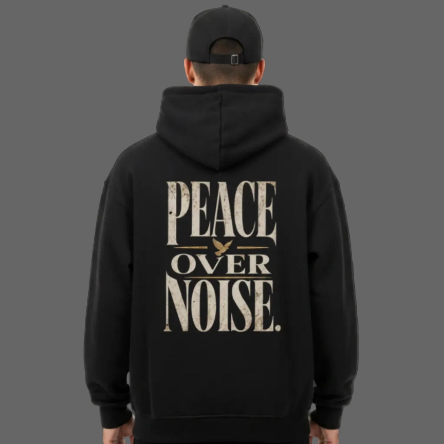 VACANCY Oversized Hoodie in schwarz mit „PEACE OVER NOISE“-TORIPROS