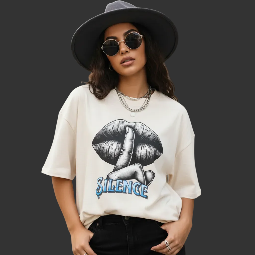 Streetwear Modell trägt SILENCE Design von TORIPROS-Streetwear mit Message