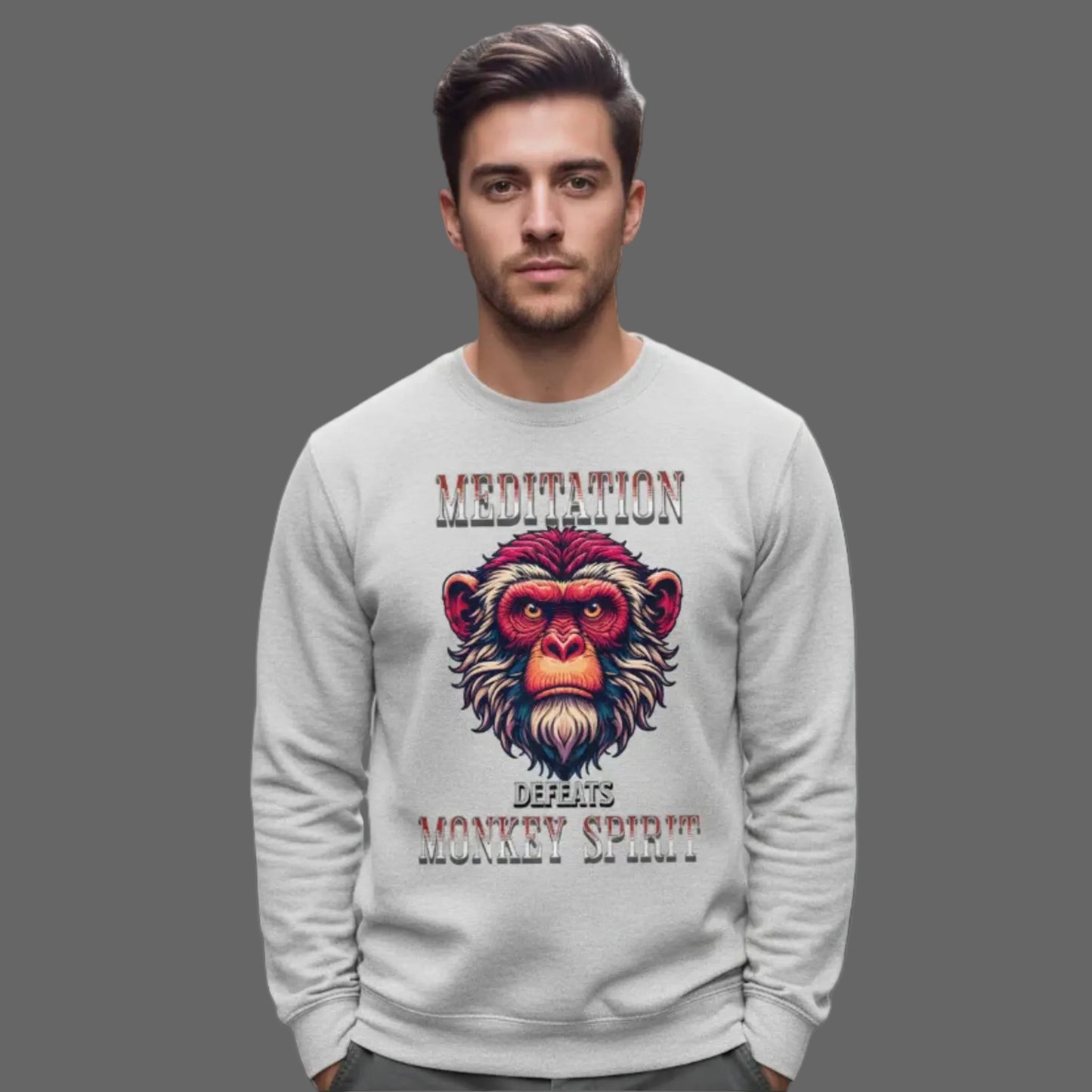  Classic Sweatshirt in Heather Grey mit „MEDITATION defeats MONKEY SPIRIT“-TORIPROS