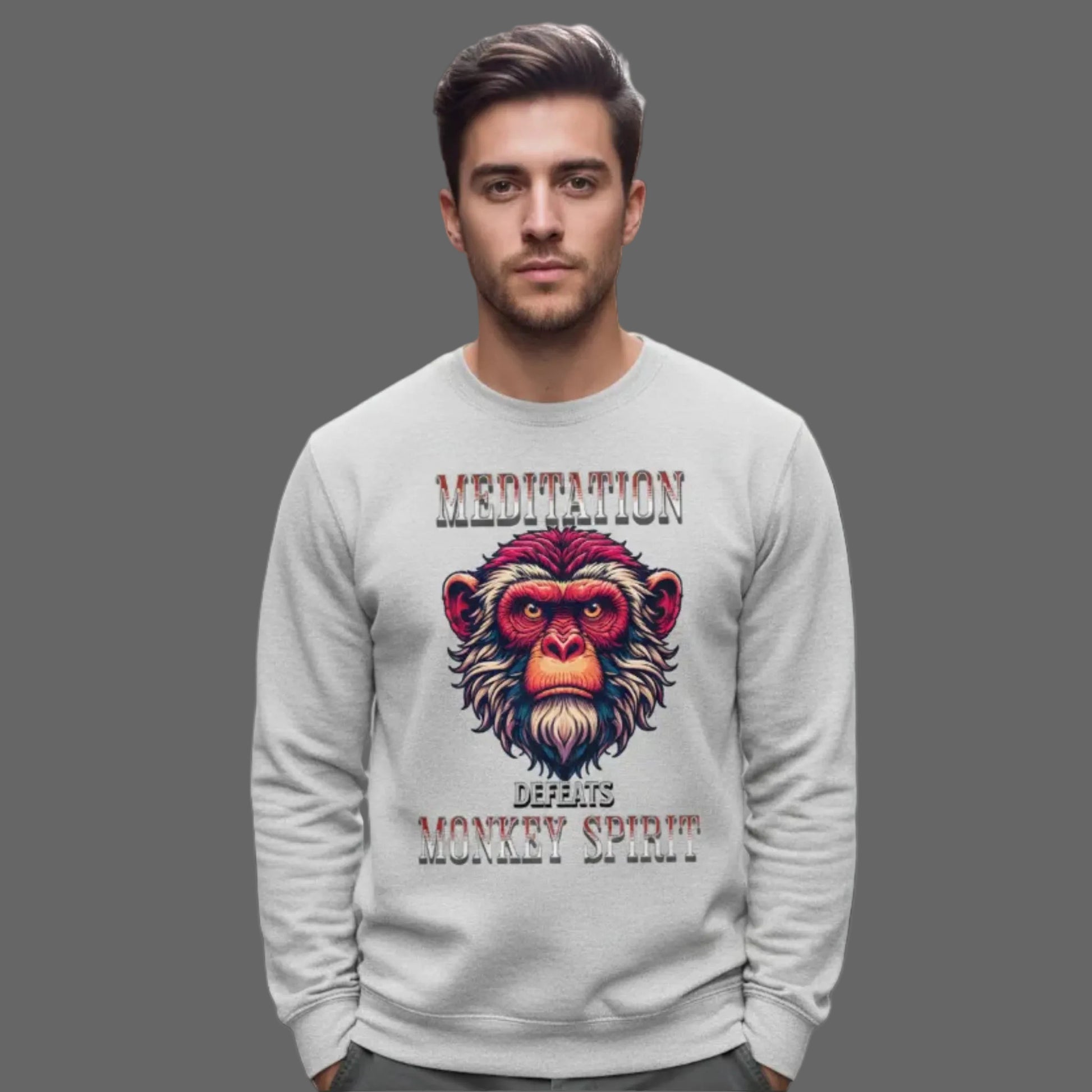 Classic Sweatshirt in Heather Grey mit „MEDITATION defeats MONKEY SPIRIT“-TORIPROS