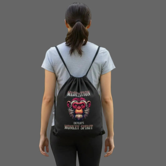 Gym Bag in schwarz mit „MEDITATION defeats MONKEY SPIRIT“-TORIPROS
