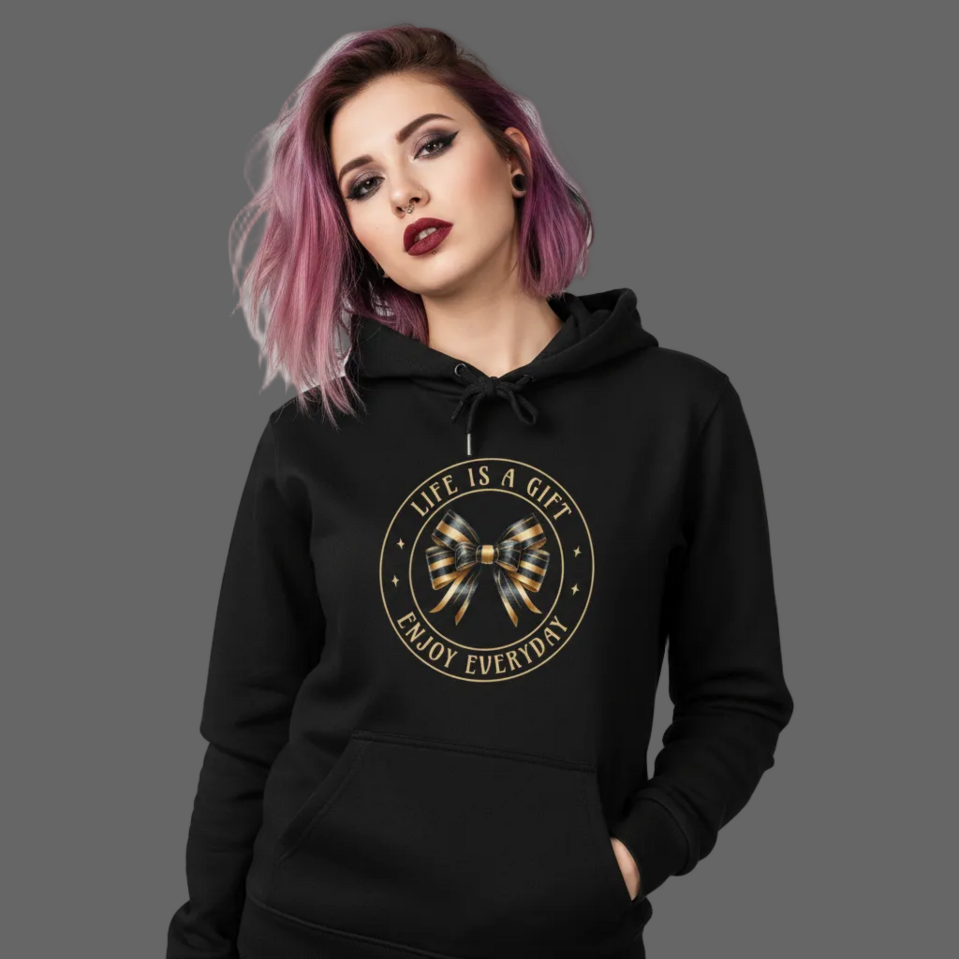 Premium Hoodie in Schwarz mit „LIFE IS A GIFT“-TORIPROS