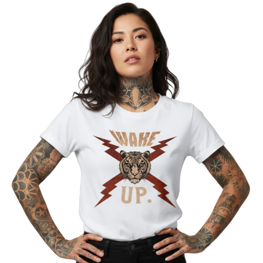 Premium Organic Shirt in Weiß mit „WAKE UP."-TORIPROS