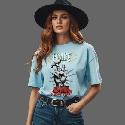 Oversized Shirt aus der Toripros PEACE Kollektion – PEACE no WAR Design in Babyblau, leichtes Statement-Piece mit klarer Friedensbotschaft