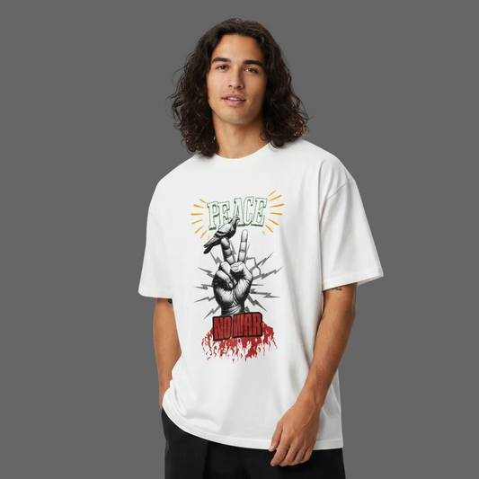 Oversized Shirt aus der Toripros PEACE Kollektion – PEACE no WAR Design in Weiß, nachhaltiges Statement-Piece mit klarer Friedensbotschaft