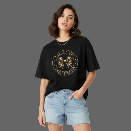 VACANCY Oversized Shirt in Schwarz mit „LIFE IS A GIFT“-TORIPROS
