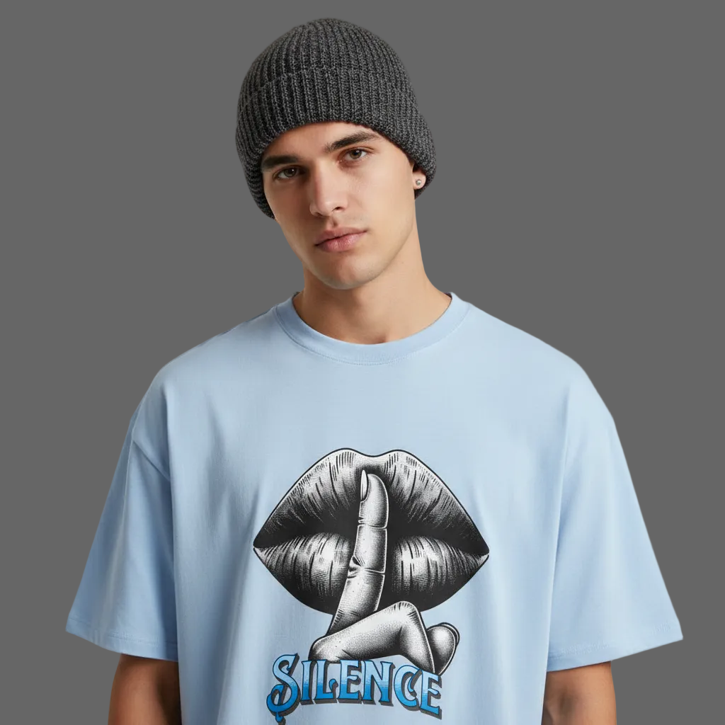 VACANCY Oversized Shirt in Babyblau mit „Silence“-TORIPROS