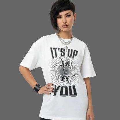  Toripros LEBEN Kollektion – IT'S UP TO YOU Oversized Shirt in Weiß, modernes Streetwear-Design mit starkem Statement

