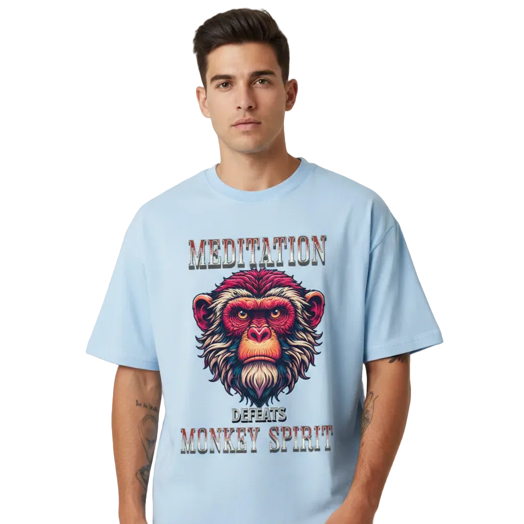  Toripros STILLE Kollektion – MEDITATION defeats MONKEY SPIRIT Oversized Shirt in Babyblau, modernes Streetwear-Design mit starkem Statement